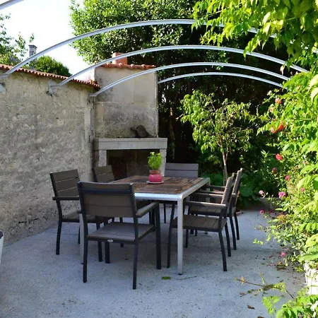 Xviiie Renove Avec Grand Jardin, Au Coeur Du Vignoble De Cognac - Fr-1-653-30