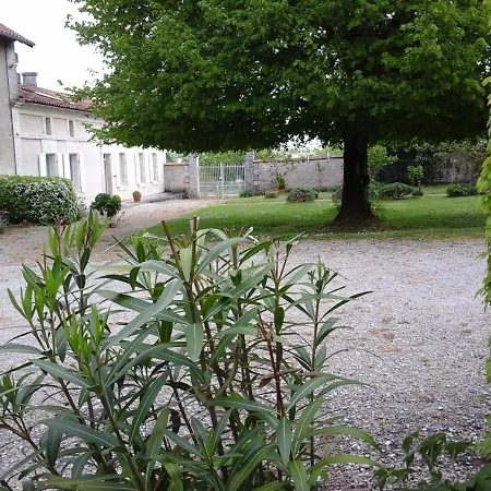 Dom wakacyjny Xviiie Renove Avec Grand Jardin, Au Coeur Du Vignoble De Cognac - Fr-1-653-30 Lignieres-Ambleville