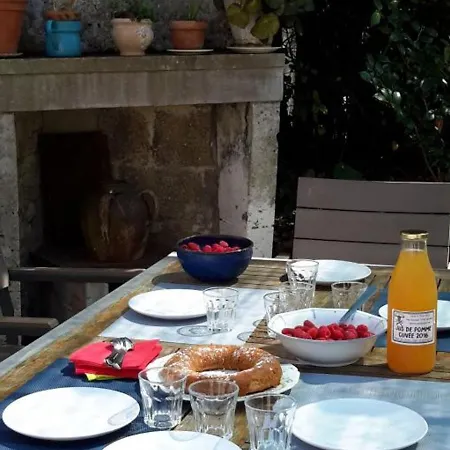 Dom wakacyjny Xviiie Renove Avec Grand Jardin, Au Coeur Du Vignoble De Cognac - Fr-1-653-30 *