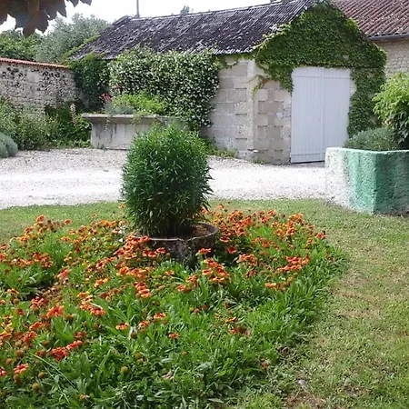 Xviiie Renove Avec Grand Jardin, Au Coeur Du Vignoble De Cognac - Fr-1-653-30 Dom wakacyjny *