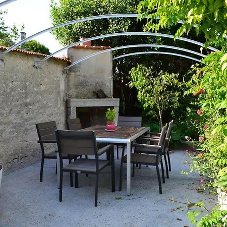 Xviiie Renove Avec Grand Jardin, Au Coeur Du Vignoble De Cognac - Fr-1-653-30